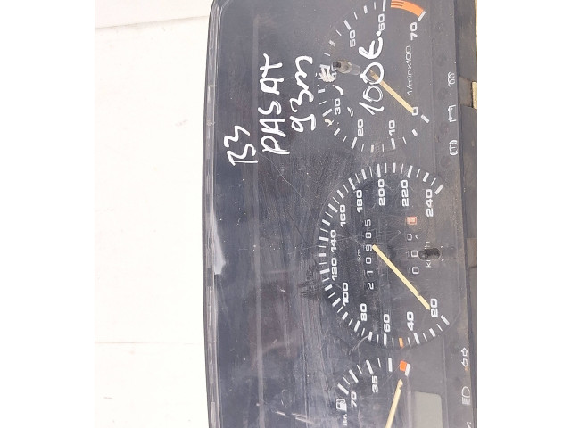 Přístrojová deska Volkswagen PASSAT B3 1990 81117621