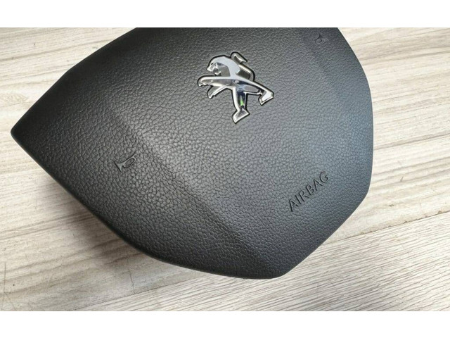 Подушка безопасности водителя    Peugeot 2008 II