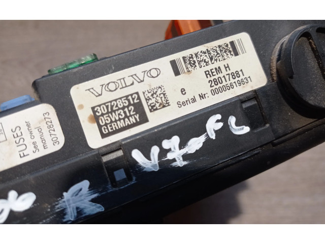Блок предохранителей 28017881, 30728512 Volvo V70