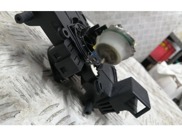 Ручка стеклоочистителей 681721976R, E10606293 Dacia Duster