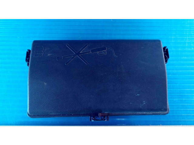 Крышка блока предохранителей 13222784   Chevrolet Cruze    