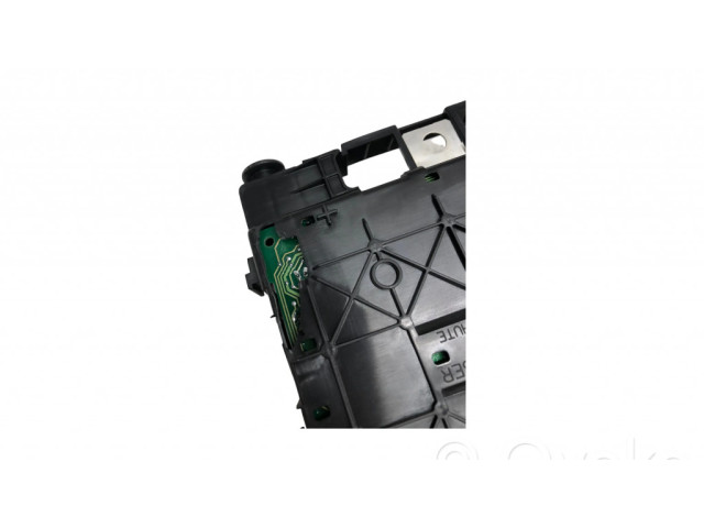 Блок предохранителей 9643498880, 146570983   Citroen C3 Picasso    