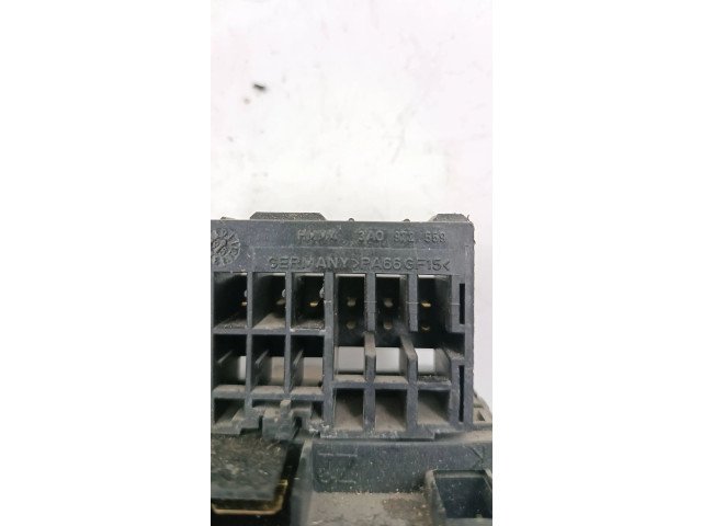 Блок предохранителей  3A0972559   Volkswagen Golf III    