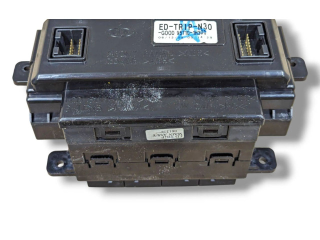 Дисплей 957101H300 KIA Ceed