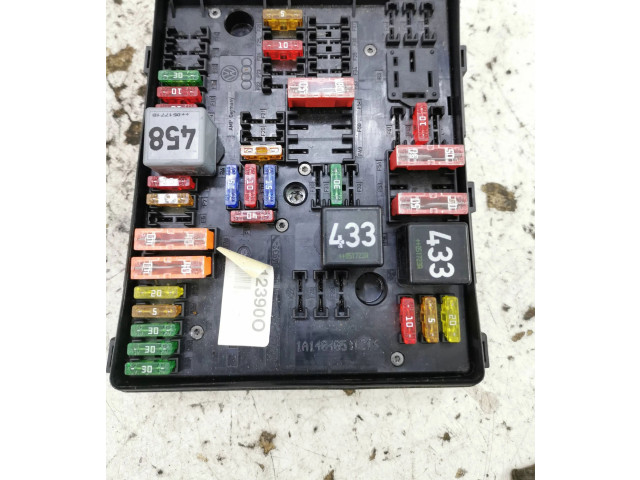 Блок предохранителей 1K0937124K Volkswagen Golf Plus