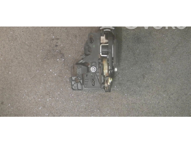 Zámek zadních dveří    Dacia Logan II 2015