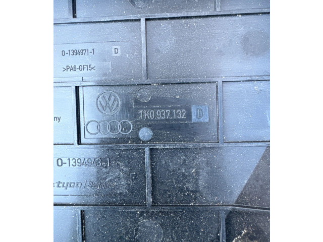 Блок предохранителей  1K0937132, 013949711   Volkswagen Touran I    