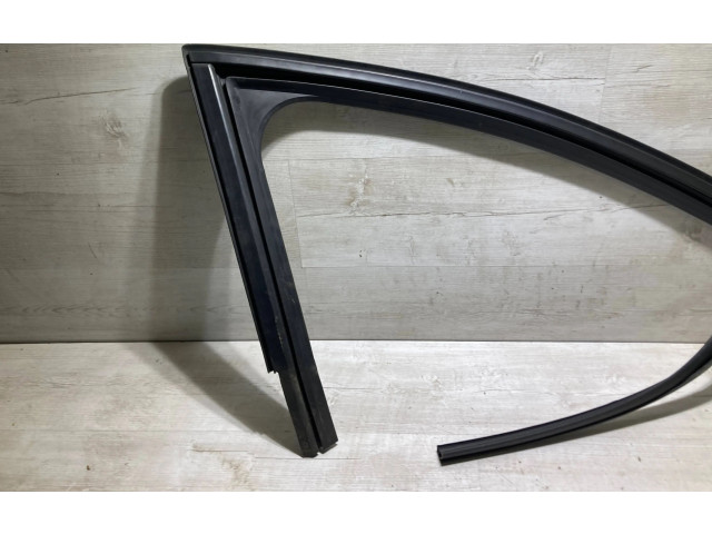 Передняя рамка дверного стекла 803301377R   Dacia Sandero III