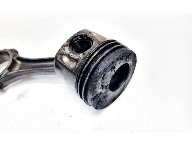  Поршень с шатуном    Skoda Octavia Mk2 (1Z)  