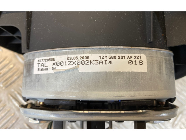 Подушка безопасности водителя 1Z0880201AF, 61772050E Skoda Octavia Mk2 (1Z)