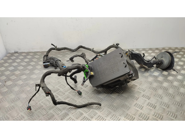 Блок предохранителей 030103500, 0181773993 Jeep Compass