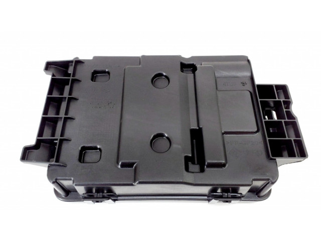 Другая деталь отсека двигателя