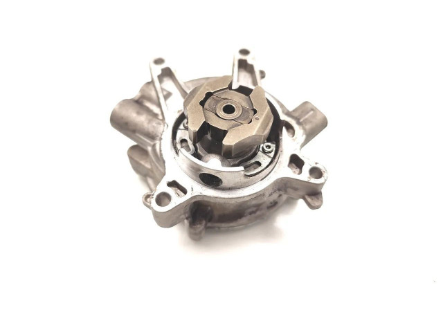 Вакуумный насос 55581351 Opel Insignia A