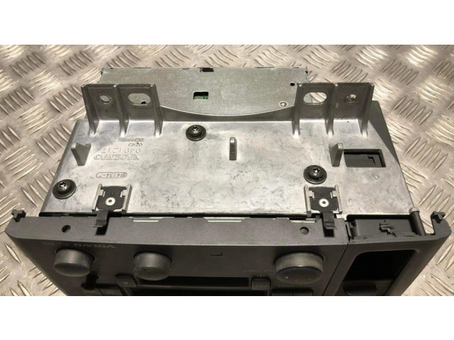 Радио/ проигрыватель CD/DVD / навигация