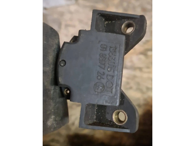 Ручка стеклоочистителей 01837726 Volvo 740