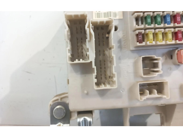 Pojistková skříňka Toyota Land Cruiser (J120)