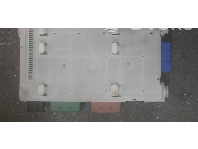 Блок предохранителей 30765624   Volvo V70    