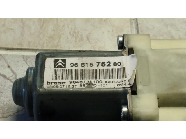 Передний двигатель механизма для подъема окон