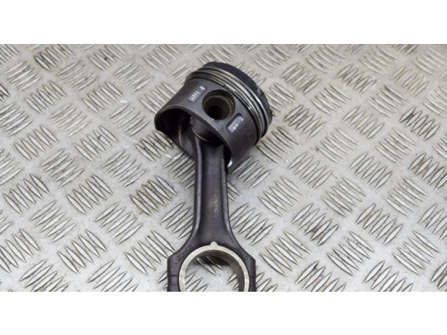 Píst A6110300320, A6110300717 Mercedes-Benz C W203 pro naftový motor 2.2 OM 611.962