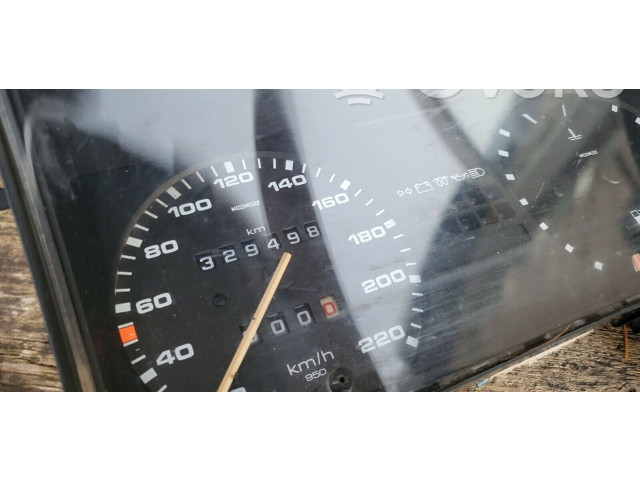 Přístrojová deska Volkswagen Jetta II 1984 191919059