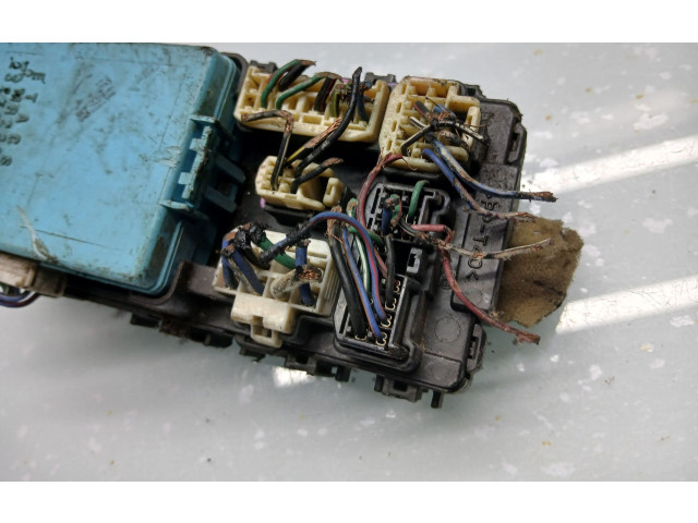 Блок предохранителей MR228760, 2323006072 Mitsubishi Colt