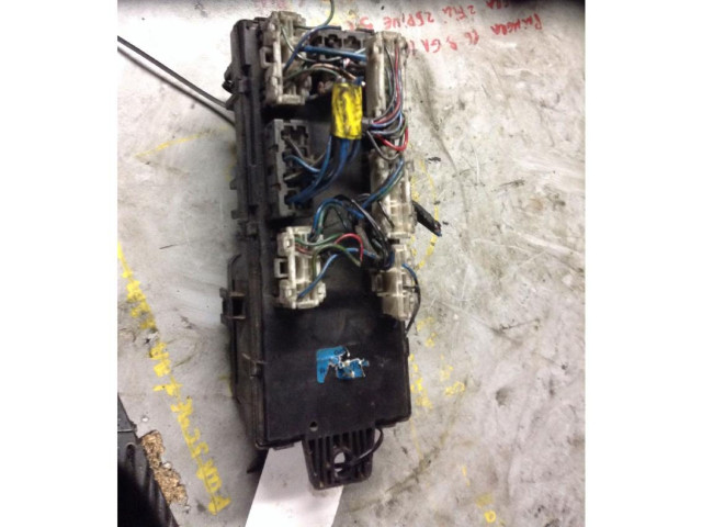   Pojistková skříňka    Mitsubishi Pajero 1990