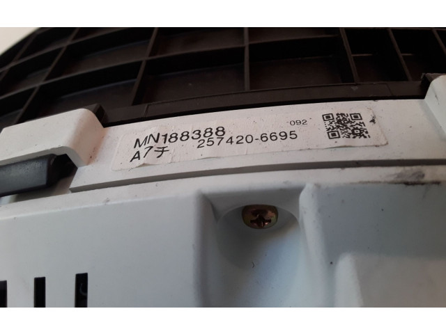 Панель приборов MN188388 Mitsubishi Grandis