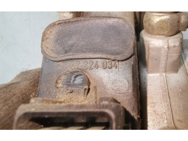 Vstřikovací lišta 0438121070, 026133353D   Audi 80 90 B3     