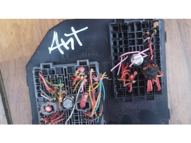 Pojistková skříňka 95137841 Opel Antara 2014