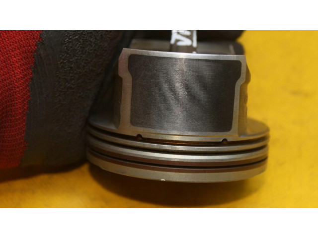  Поршень с шатуном    Volkswagen Golf VI  