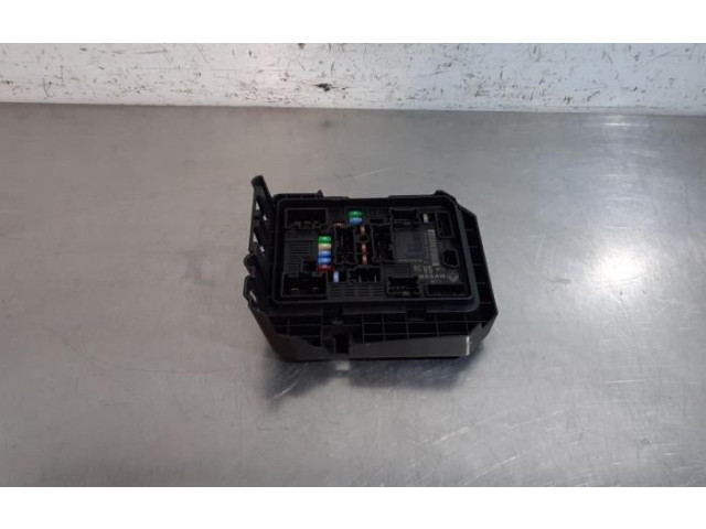 Блок предохранителей 284B78285R Renault Clio V