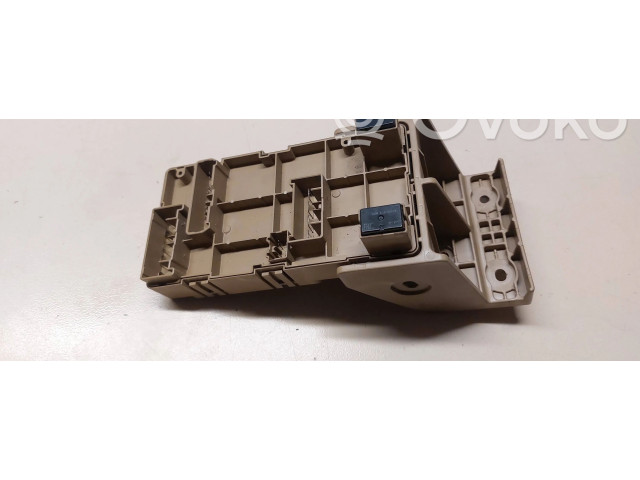 Блок предохранителей 82201FG000, LB101100B   Subaru Forester SH    