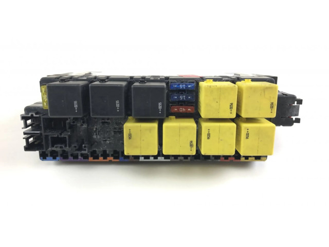 Pojistková skříňka 05045117, A2305454632 Mercedes-Benz SL R230 2002