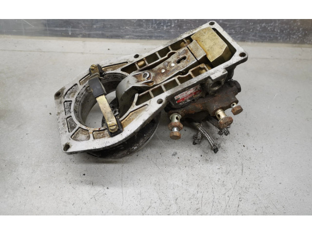 Vstřikovací lišta 0438120185, 035133353AB Audi 100 200 5000 C3