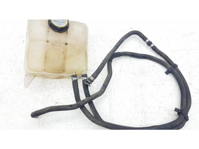 Расширительный бачок охлаждающей жидкости    