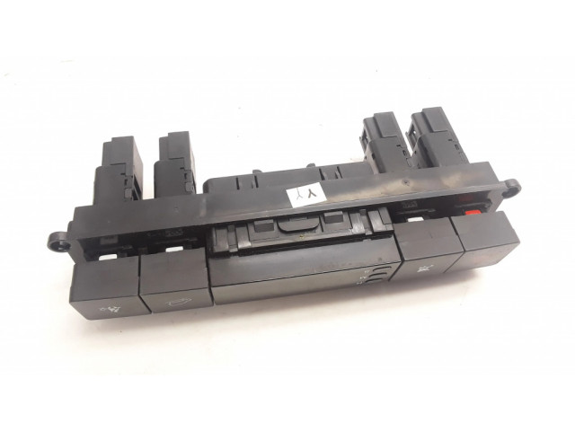 Включатель аварийных фонарей