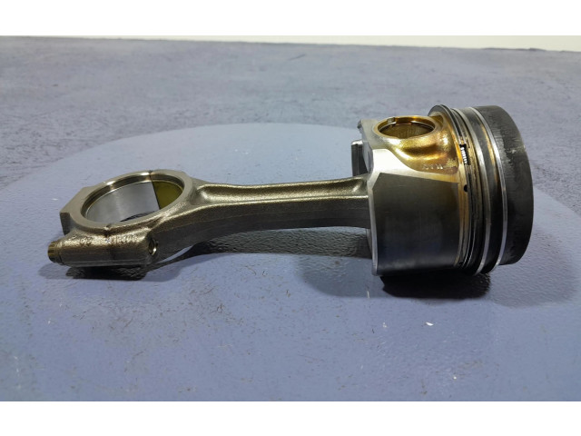 Поршень CFGB Skoda Superb B6 (3T)