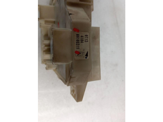 Блок предохранителей MN108319 Mitsubishi Colt