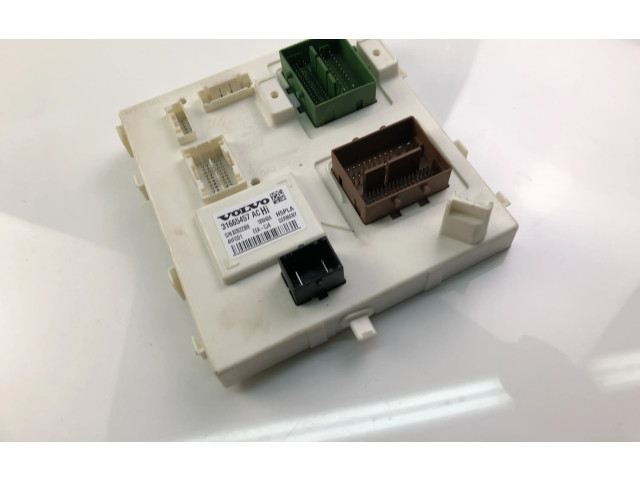 Блок предохранителей  31665457AC   Volvo XC40    