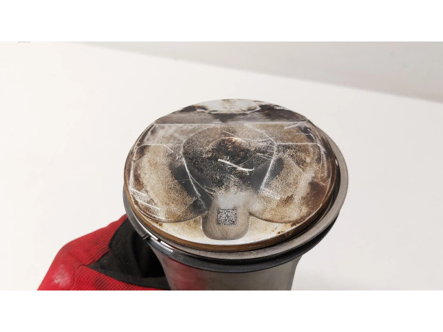 Píst 9A11031400R   Porsche Cayman 981  pro benzínový motor 3.4  