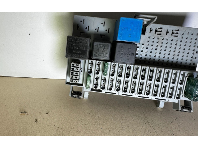   Pojistková skříňka 90240092, 90240665   Opel Astra F 1994
