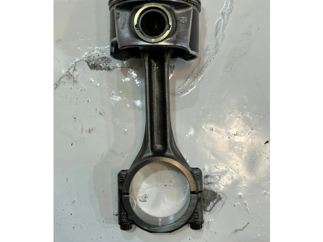 Píst 04L Audi A4 S4 B9 8W