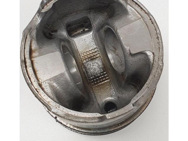 Píst 080310 Renault Megane II