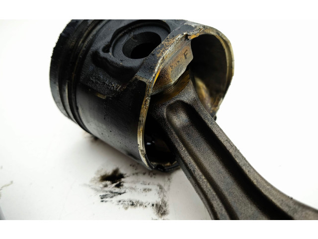  Поршень с шатуном 204DTD   Jaguar XE  