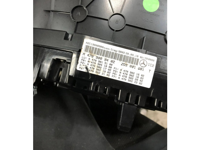 Панель приборов A4709009402   Mercedes-Benz W470       