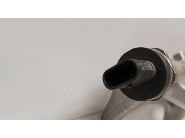 Vstřikovací lišta 14018510 BMW 2 F45 pro benzínový / Электричество motor 1.5