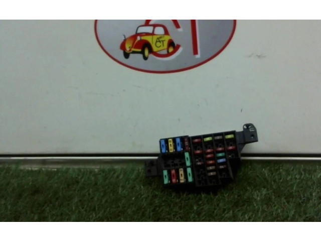 Блок предохранителей     Dacia Logan I    