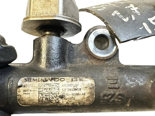 Топливная рампа 4R8Q9C066AE, A2C20001297 Jaguar S-Type 2.7