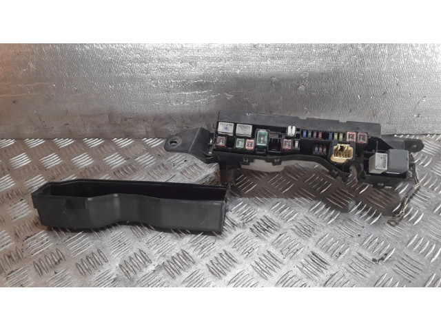 Блок предохранителей DF   Toyota Corolla Verso AR10    