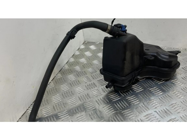 Расширительный бачок охлаждающей жидкости    